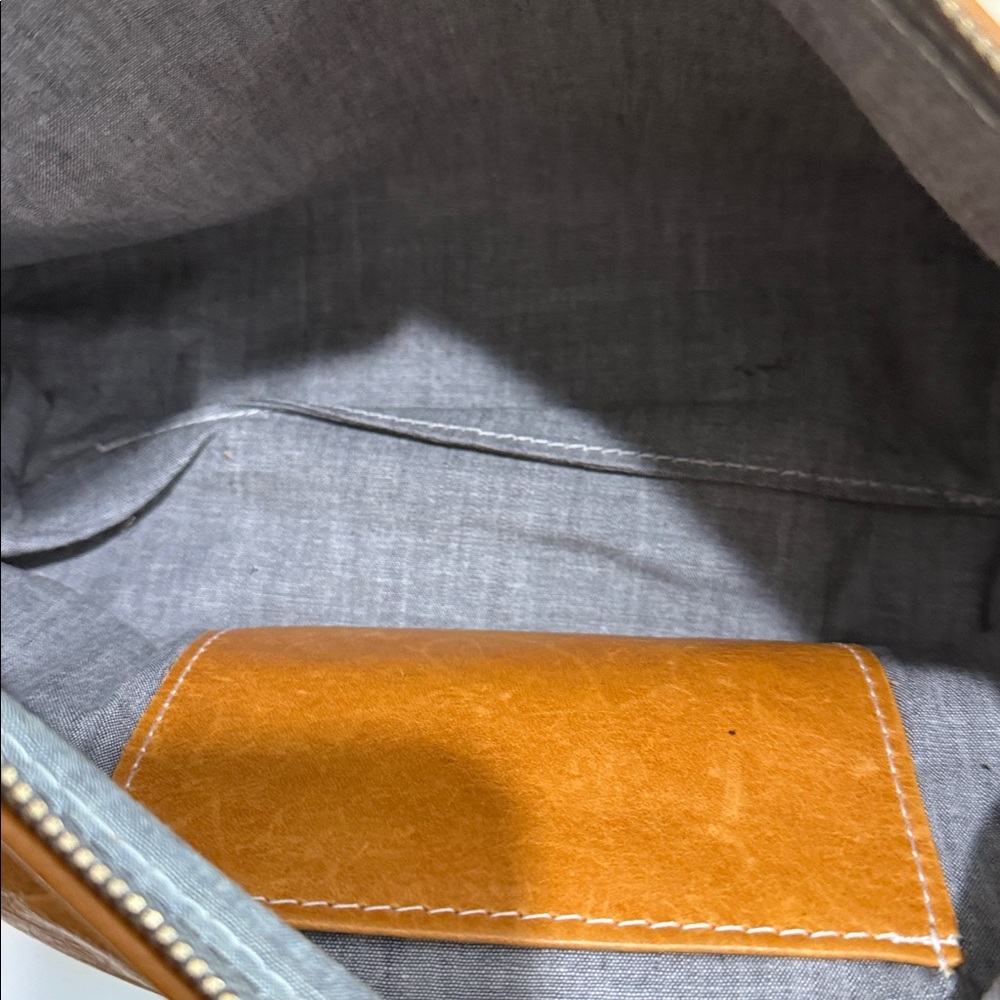 Ceri Hoover Penny Tan Leather Crossbody Bag - Picture 4 of 10